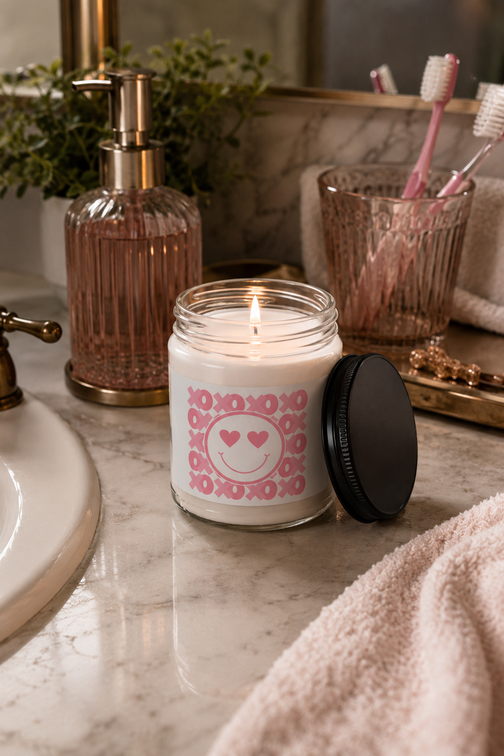Heart Eyes Smiley Apple Harvest Candle